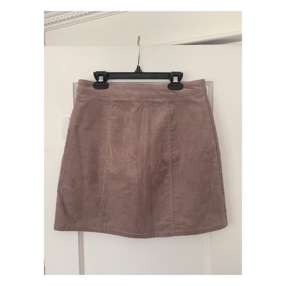 mini skirt - Picture 2 of 3